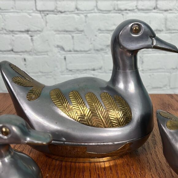 Ducks Sculptures in Bronze & Aluminum or pewter set of 3 spring summer - Picture 2 of 7
